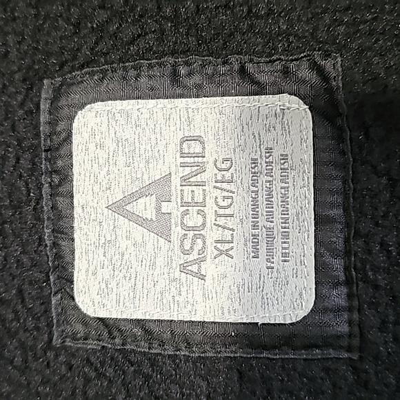 Ascend XL silver and black zip up vest - Picture 5 of 6